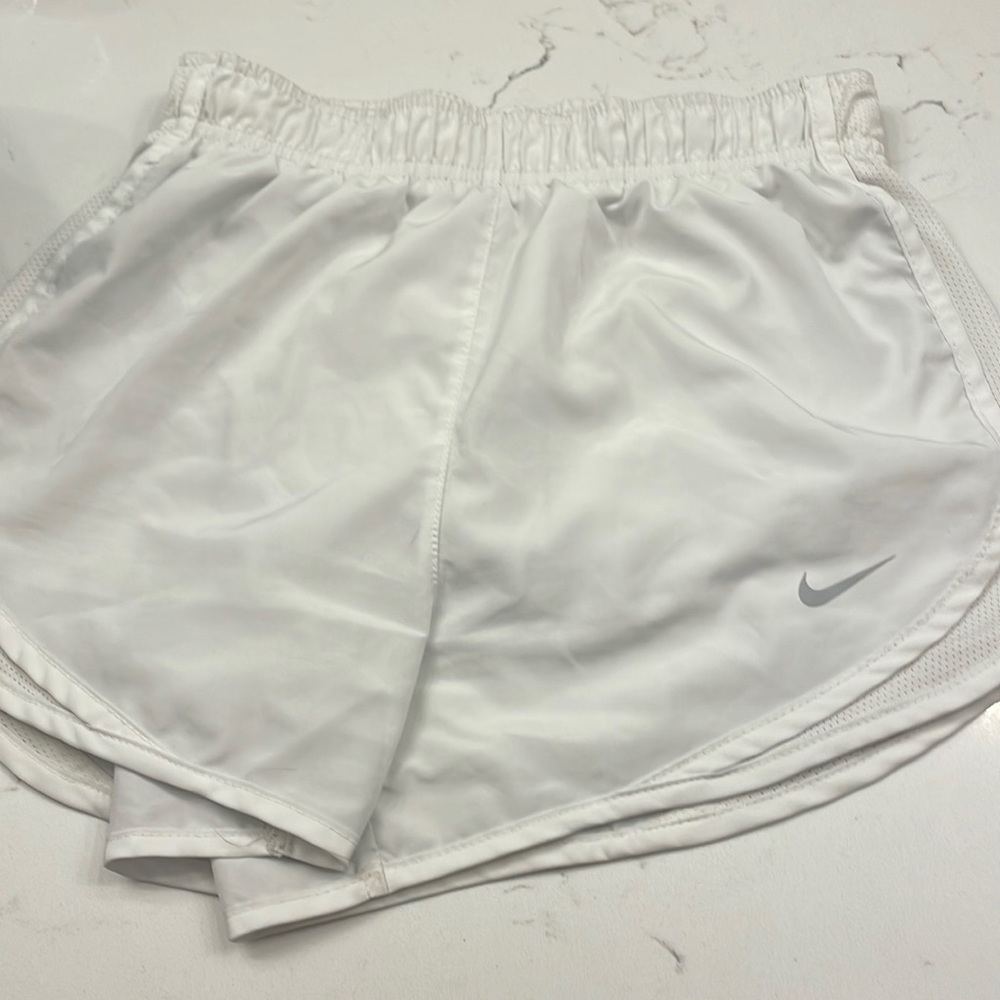 Woman’s white Nike dry-fit shorts size xs - Picture 1 of 4